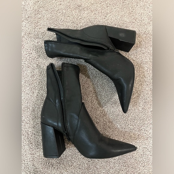 Steve Madden Black Pointed Toe Boots - Picture 2 of 3